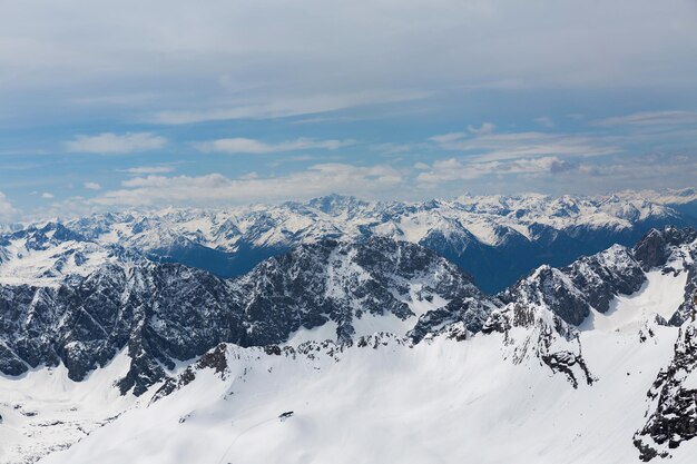 Uitzicht vanaf de top van de Zugspitze in de Alpen