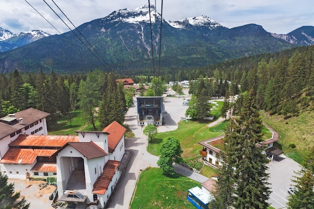 Uitzicht vanaf de top van de Zugspitze in de Alpen