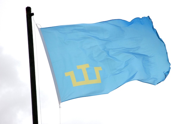白い背景の上のウクライナのクリミアタタール語の旗