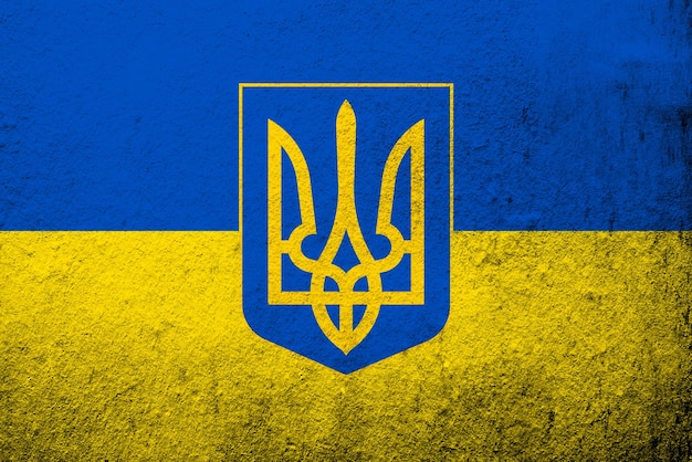 Photo ukrainian national flag with coat of arms of ukraine tryzub grunge background