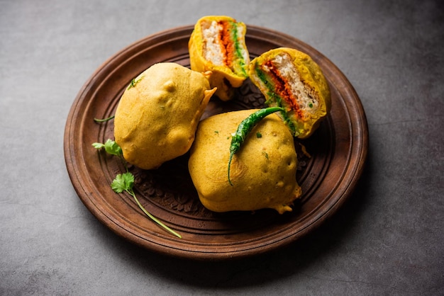 Ulta vada pav is made with a spicy potato stuffed bun called
pav inside vada inside out wada pao