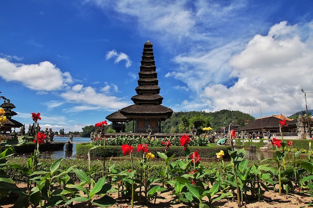 Tempio di ulun danu bratan a bali, indonesia