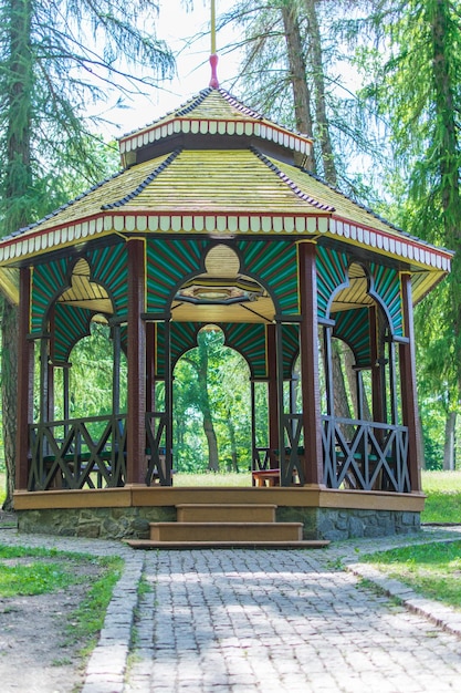 Foto uman oekraïne 01 juli 2018 gazebo in het park