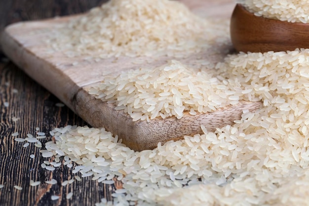 味と品質を高めるための未調理の蒸し米