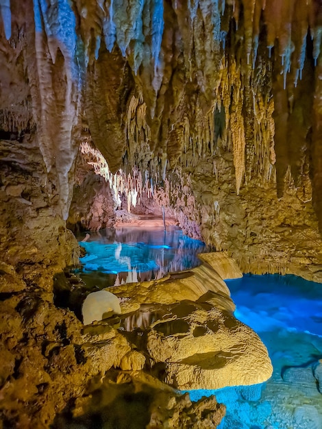 Grotta sotterranea a naha, okinawa in giappone