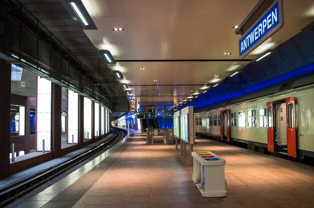 Photo underground railroad station platform