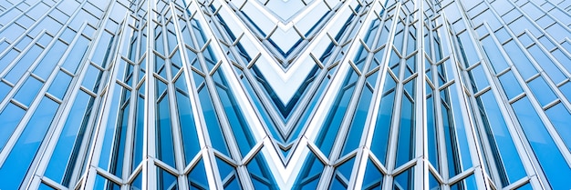Панорамный и перспективный вид снизу на небоскребы из стального синего стекла, бизнес-концепция успешной промышленной архитектуры