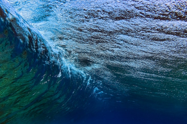 Foto ripresa subacquea dell'onda oceanica, oceano indiano