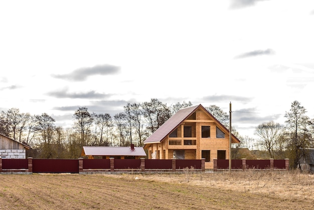 未完成の木造住宅。