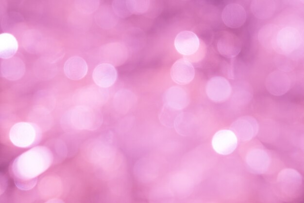 ライトピンクのスモーキーライトの焦点の合っていないぼかし-抽象的な青い背景