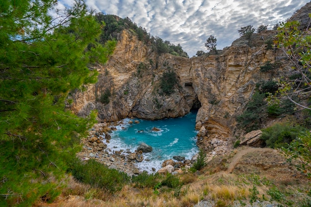 Uniek mooie grotten en zee in Alanya, Turkije