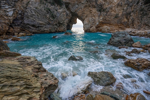 Uniek mooie grotten en zee in Alanya, Turkije