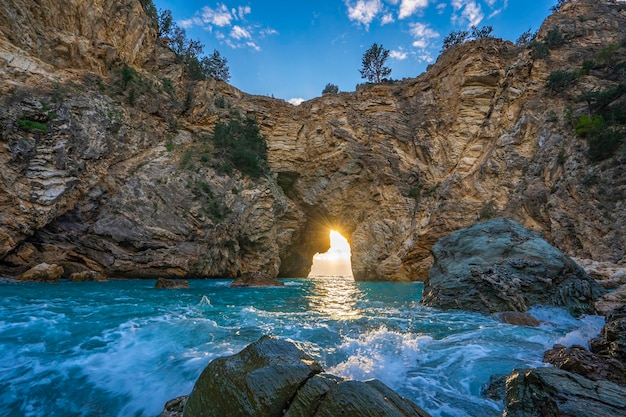 Uniek mooie grotten en zee in Alanya, Turkije