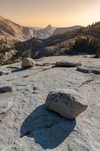 Unieke rotsformatie op Olmsted Point in Yosemite National Park