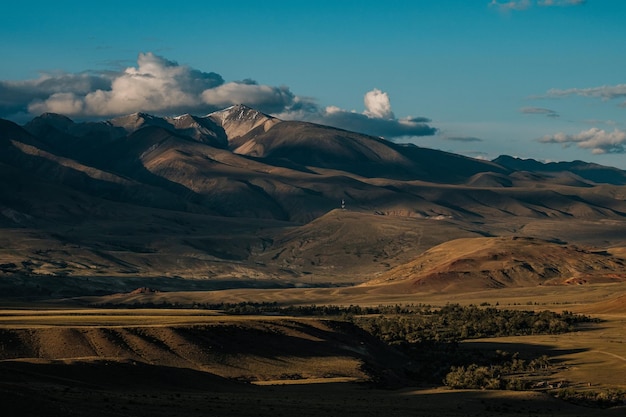 Photo the unique landscape of the martian mountains in summer in altai