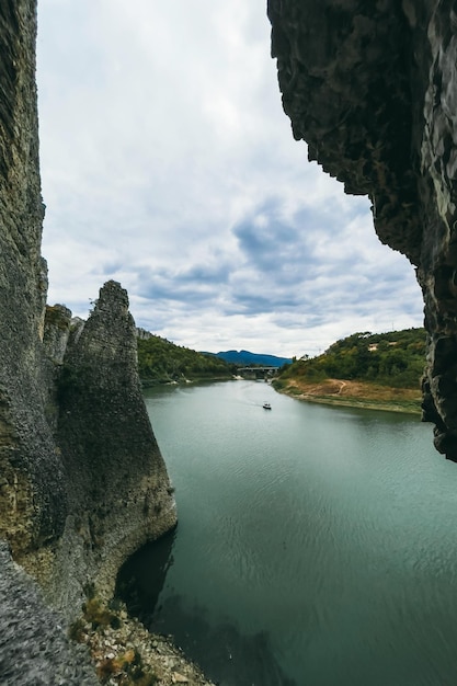 Foto luogo naturale unico in bulgaria chudnite skali