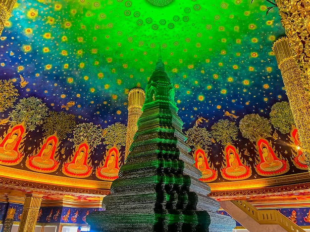 Foto unico tempio wat pak nam phasi charoen a bangkok in thailandia