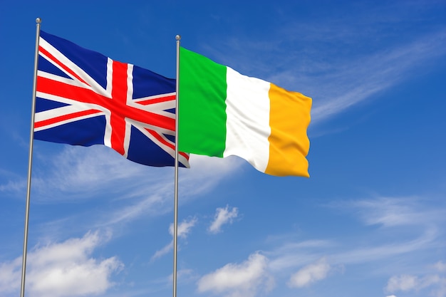 青空の背景にイギリスとアイルランドの旗。 3Dイラスト