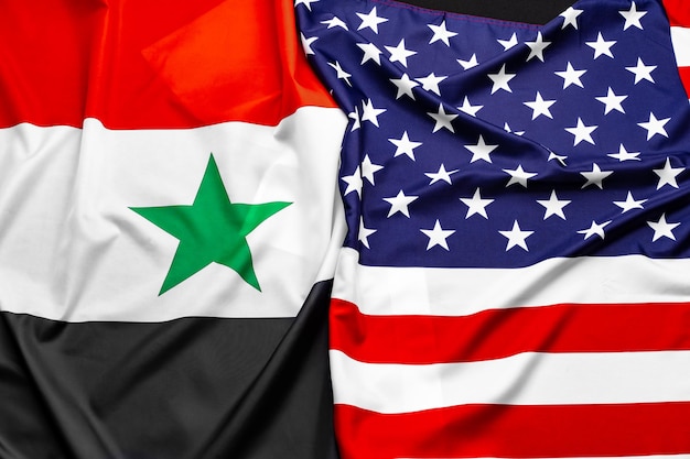 アメリカ合衆国国旗とシリア国旗