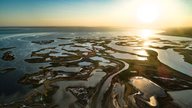 Photo unusual islands on lake sivash, aerial view