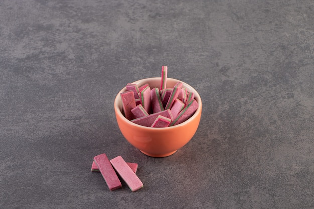 Unwrapped sugar free chewing gum sticks placed in a bowl.