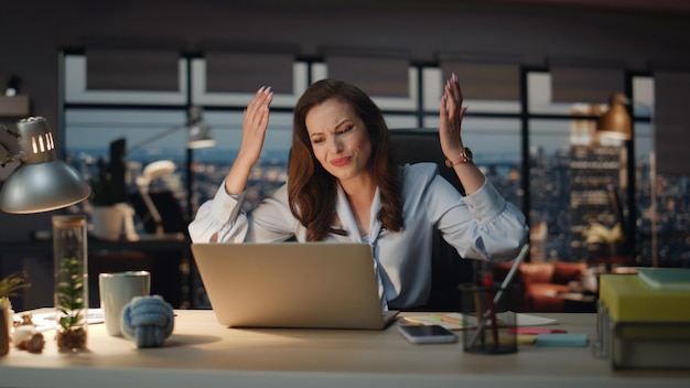 upset lady reacting fail at night city view workplace mad loser gesturing hands