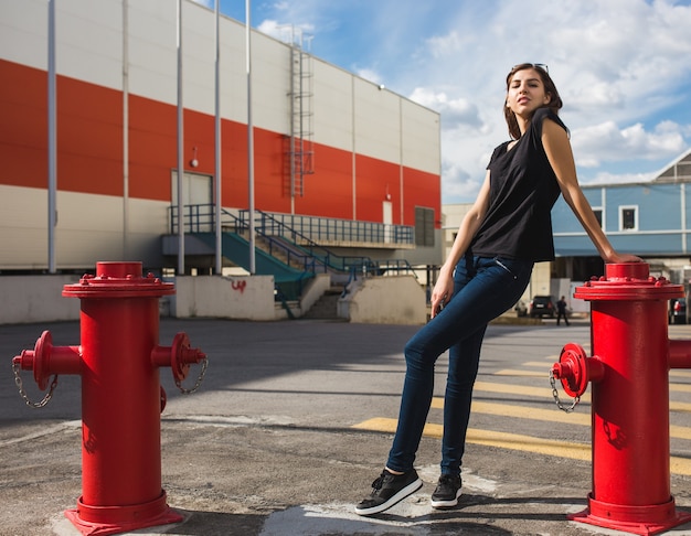 Urban fashionable girl posing outdoors in the city.