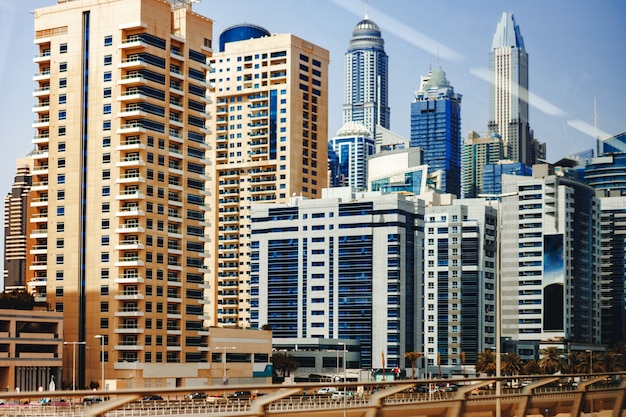 Photo urban road cityscape of dubai at daytime