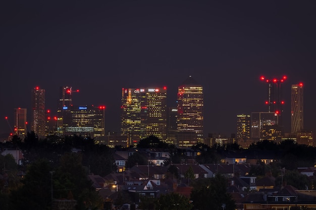 사진 밤에 도시의 스카이 라인 런던