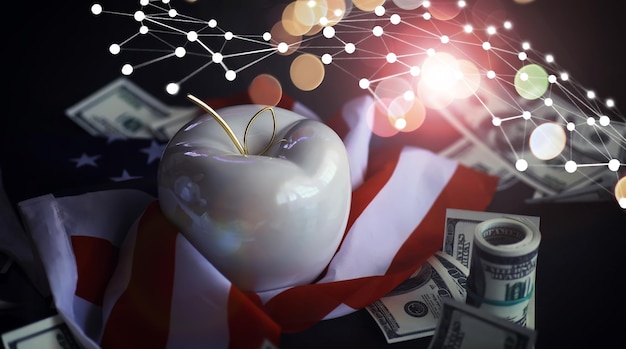 Foto noi concetto di business new york grande mela apple sul tavolo con banconote di dollari di denaro