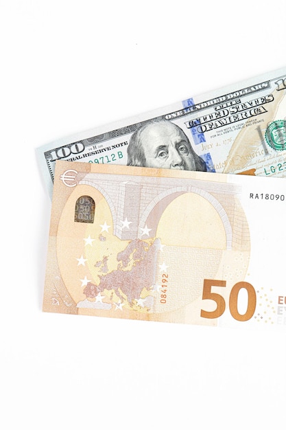 미국 달러와 유로 지폐 돈