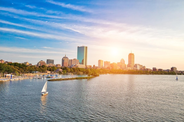 미국 보스턴의 랜드마크인 롱펠로 다리(Charles River) 일몰 시