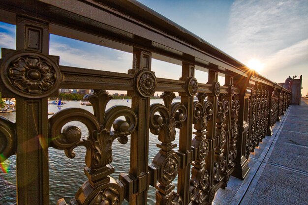 미국 보스턴의 랜드마크인 롱펠로 다리(Charles River) 일몰 시