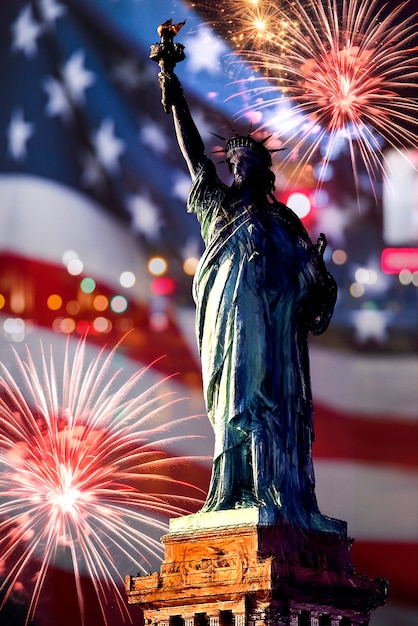 Foto bandiera degli stati uniti con collage di fuochi d'artificio