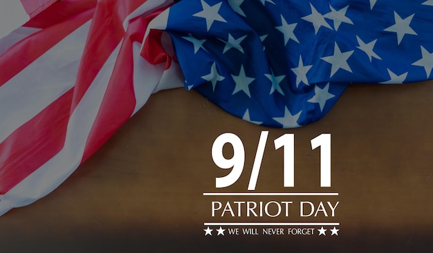 USA Patriot Day illustratie. patriottische sjabloon voor groetekaartje, flyer, poster, banner. Amerikaanse vlag, kaars, vakantie boodschap, lichten. We zullen nooit de slachtoffers van 9.11 Terroristische Aanvallen vergeten. H