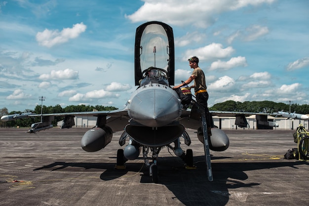 Foto usaf paf lanceert gevechtsvliegtuigen tijdens