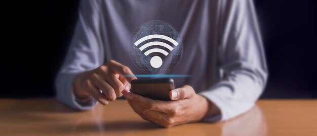 写真 ビジネススマートフォンとwi-fi アイコン ビジネスコミュニケーション ソーシャルネットワークコンセプト