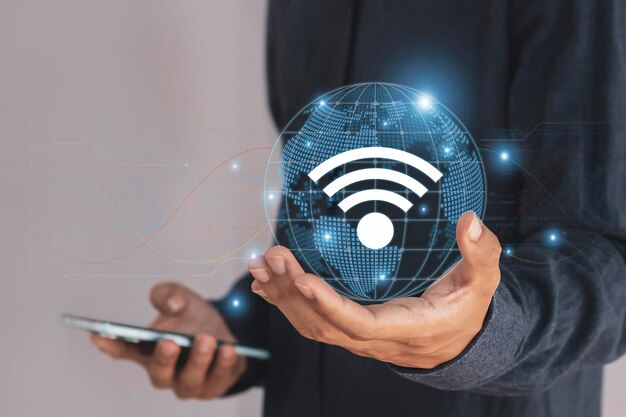 Wi-Fi アイコンでビジネス スマートフォンを使用するビジネス コミュニケーション ソーシャル ネットワークのコンセプト
