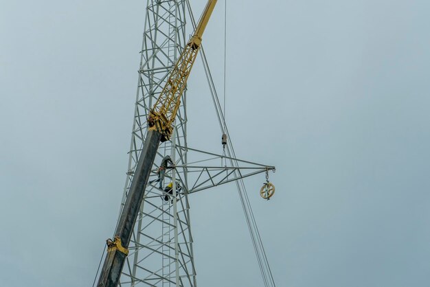 Use crane to lift the light bulbs to repair the light pole