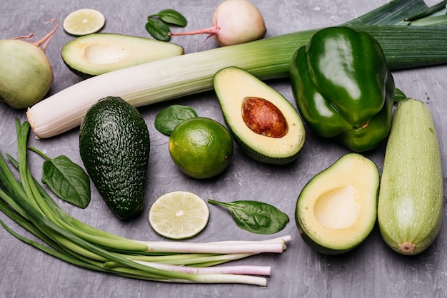 Verdure utili per la preparazione di cibo vegetariano