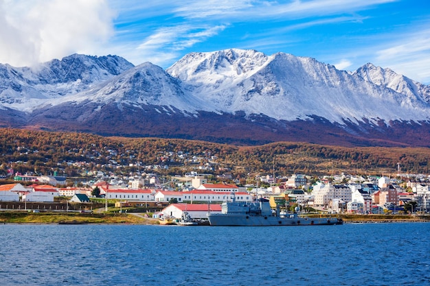 Ushuaia luchtfoto. ushuaia is de hoofdstad van de provincie tierra del fuego in argentinië.