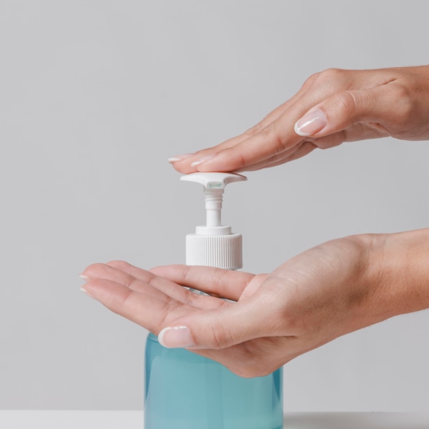 Using gel hydroalcoolique hand sanitizer close-up