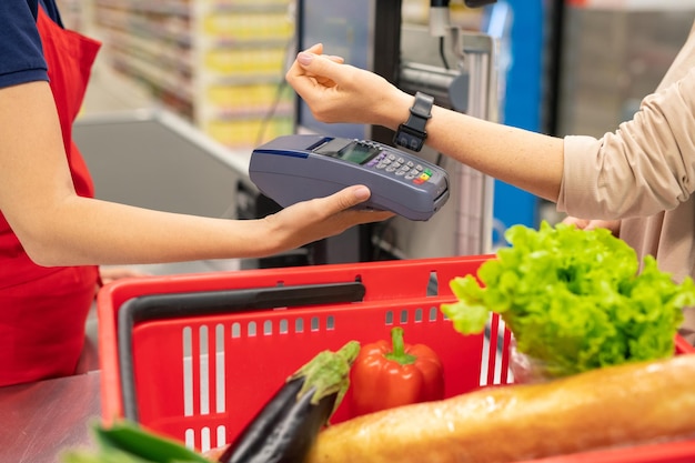 Using smart watch for payment