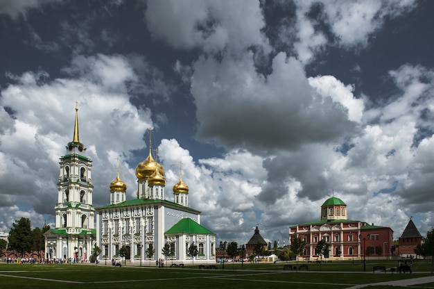 Uspensky-kathedraal en de toren van het Tula Kremlin, Rusland