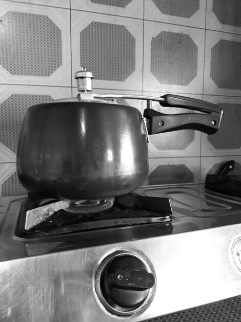 Photo utensil on gas stove in kitchen