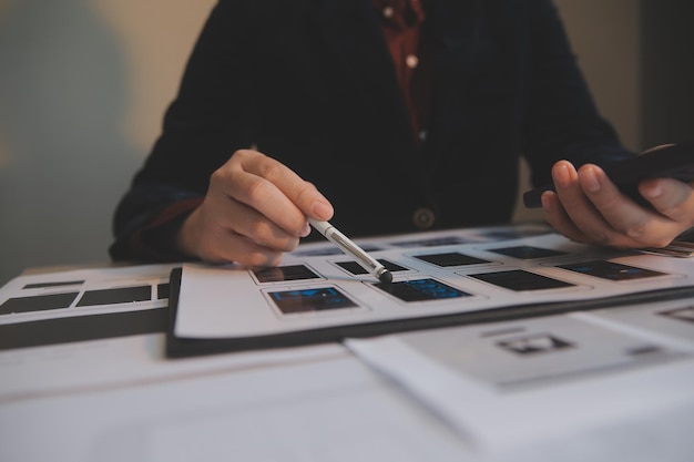 UX-ontwerpproces voor modische mobiele applicaties en websites Creatief prototype van wireframe voor professionele app-ontwikkelaar