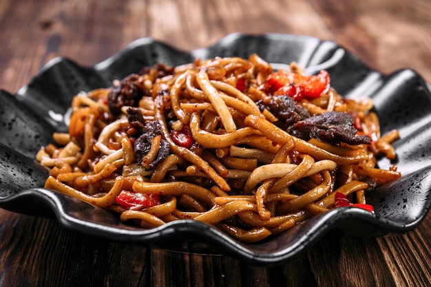 Uyghur cuisine dish tsomyan fried noodles