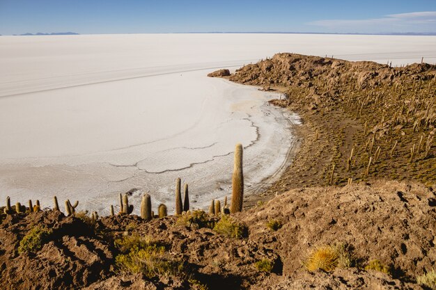 Uyuni-kwelder in Bolivia prachtig uitzicht zonsondergangen en zonsopgangen