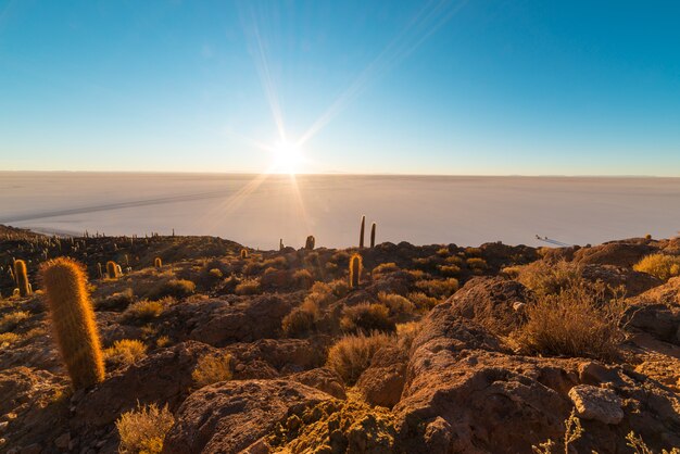 Uyuni Salt Flat bij zonsopgang, reisbestemming in Bolivia en Zuid-Amerika.