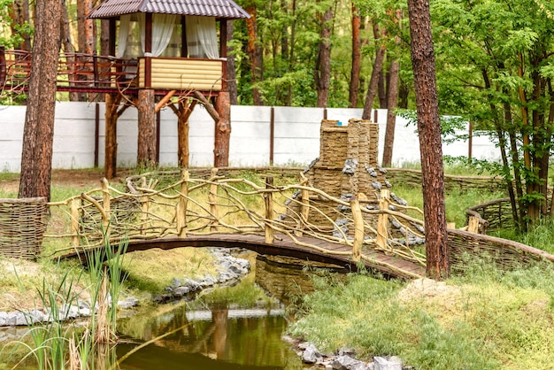 荒野での休暇のための湖のそばのバケーションレンタルフォレストロッジ田舎の小屋